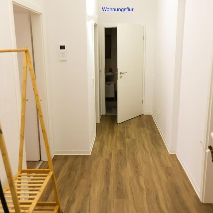 Freundliche Wohnung Mit Parkplatz Und Terrasse Нойбранденбург Экстерьер фото