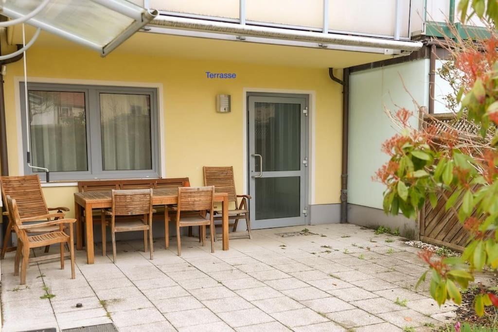 Freundliche Wohnung Mit Parkplatz Und Terrasse Нойбранденбург Экстерьер фото
